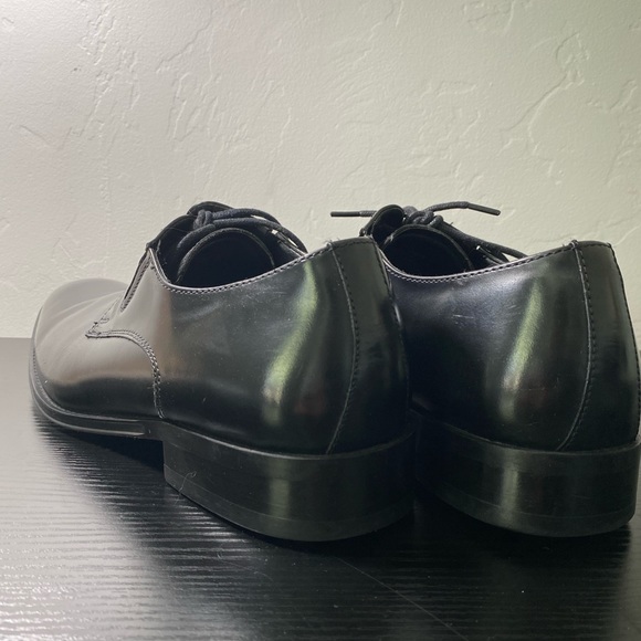 KENNETH COLE BLACK DRESS SHOES - Size 9 - Picture 3 of 5